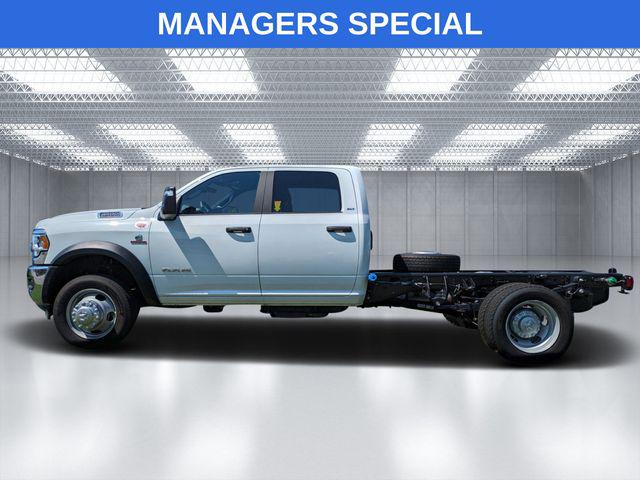 2024 RAM Ram 4500 Chassis Cab RAM 4500 SLT CHASSIS CREW CAB 4X4 60 CA 2024 RAM Ram 4500 Chassis Cab RAM 4500 SLT CHASSIS CREW CAB 4X4 60 CA