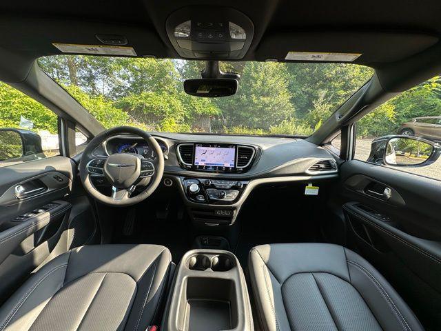 2025 Chrysler Pacifica PACIFICA SELECT
