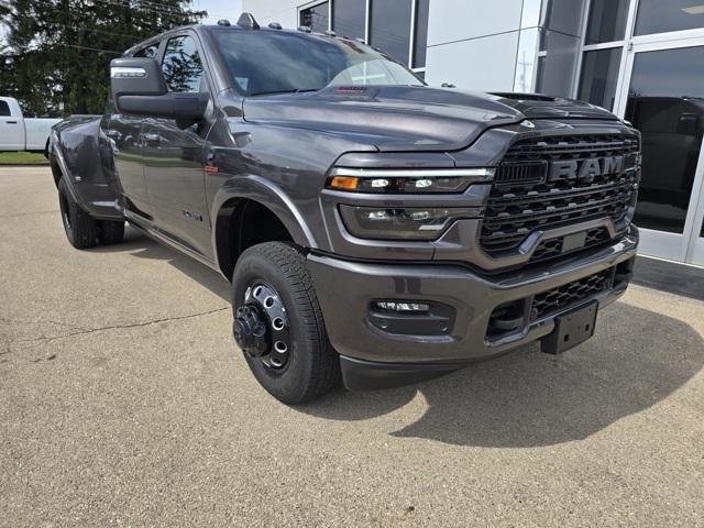 2025 RAM Ram 3500 RAM 3500 LIMITED MEGA CAB 4X4 64 BOX