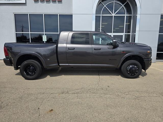 2025 RAM Ram 3500 RAM 3500 LIMITED MEGA CAB 4X4 64 BOX