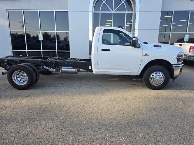2026 RAM Ram 3500 Chassis Cab RAM 3500 TRADESMAN CHASSIS REGULAR CAB 4X4 84 CA