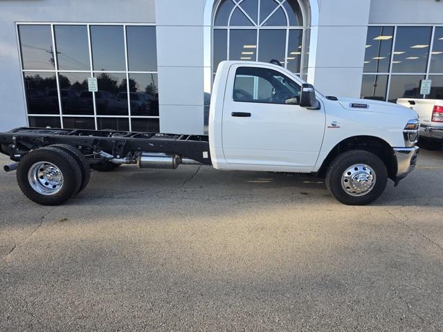 2026 RAM Ram 3500 Chassis Cab RAM 3500 TRADESMAN CHASSIS REGULAR CAB 4X4 84 CA 2026 RAM Ram 3500 Chassis Cab RAM 3500 TRADESMAN CHASSIS REGULAR CAB 4X4 84 CA