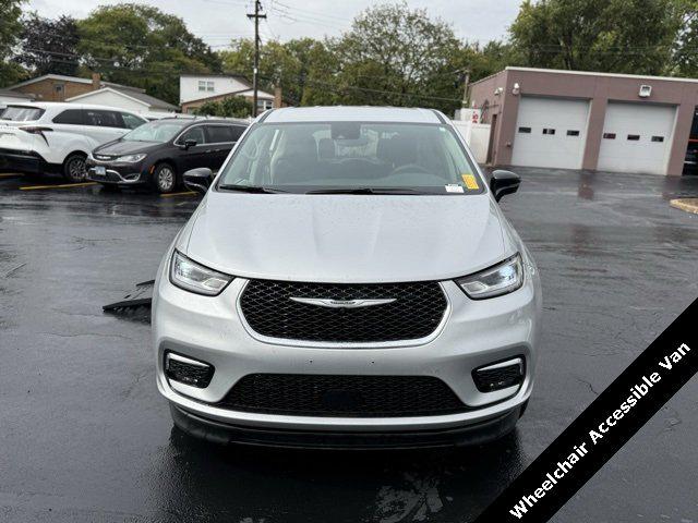 2024 Chrysler Pacifica Touring L 2024 Chrysler Pacifica Touring L