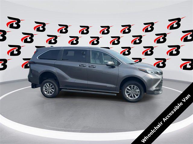 2024 Toyota Sienna LE 2024 Toyota Sienna LE