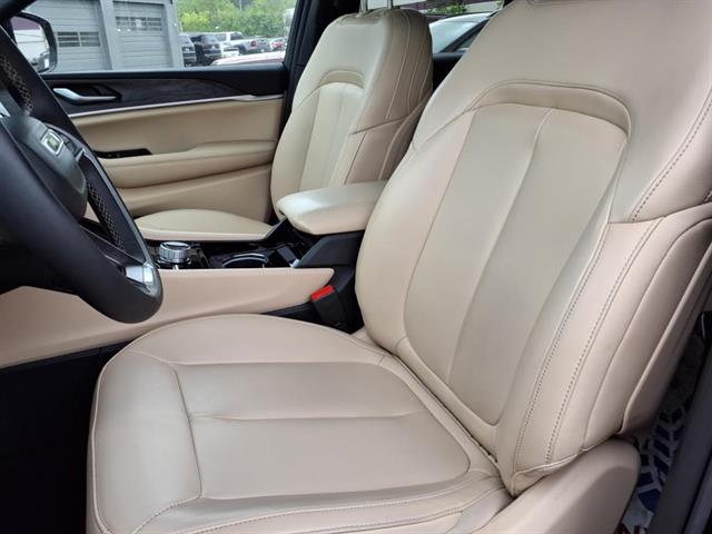 2023 Jeep Grand Cherokee Limited 4x4 2023 Jeep Grand Cherokee Limited 4x4