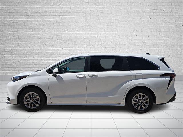 2024 Toyota Sienna LE