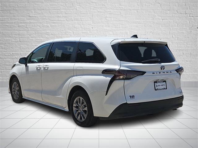 2024 Toyota Sienna LE