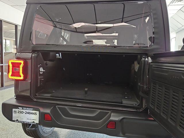 2025 Jeep Wrangler 4-Door Sahara 4x4