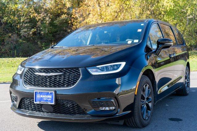 2024 Chrysler Pacifica Hybrid S Appearance Pkg