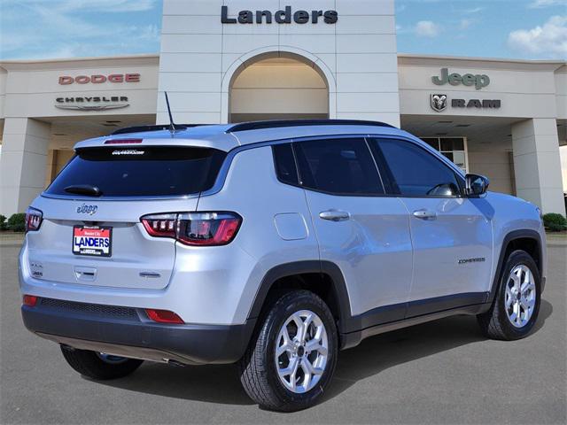 2025 Jeep Compass COMPASS LATITUDE 4X4