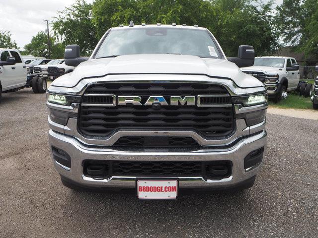 2025 RAM Ram 3500 Chassis Cab RAM 3500 TRADESMAN CREW CAB CHASSIS 4X4 60 CA 2025 RAM Ram 3500 Chassis Cab RAM 3500 TRADESMAN CREW CAB CHASSIS 4X4 60 CA