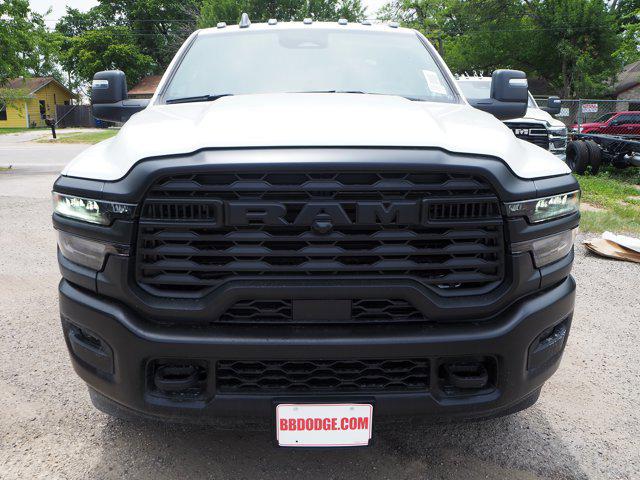 2025 RAM Ram 3500 Chassis Cab RAM 3500 TRADESMAN CREW CAB CHASSIS 4X4 60 CA 2025 RAM Ram 3500 Chassis Cab RAM 3500 TRADESMAN CREW CAB CHASSIS 4X4 60 CA