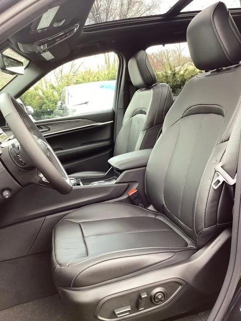 2024 Jeep Grand Cherokee Unknown