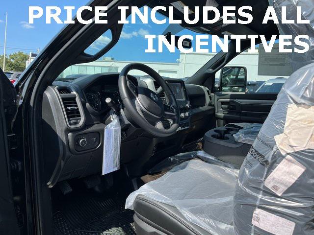 2024 RAM Ram 5500 Chassis Cab RAM 5500 TRADESMAN CHASSIS REGULAR CAB 4X4 60 CA 2024 RAM Ram 5500 Chassis Cab RAM 5500 TRADESMAN CHASSIS REGULAR CAB 4X4 60 CA