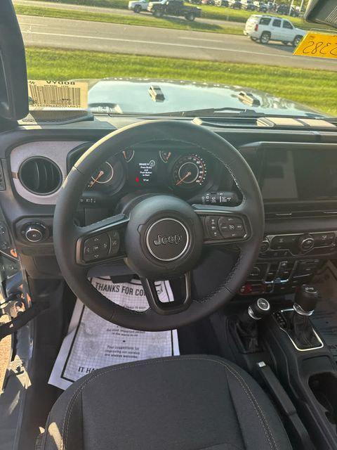 2025 Jeep Wrangler 4-Door Willys 4x4
