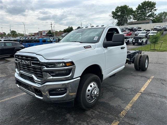 2025 RAM Ram 3500 Chassis Cab RAM 3500 TRADESMAN CHASSIS REGULAR CAB 4X4 84 CA 2025 RAM Ram 3500 Chassis Cab RAM 3500 TRADESMAN CHASSIS REGULAR CAB 4X4 84 CA