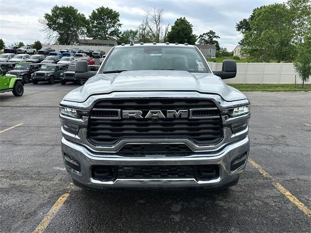 2025 RAM Ram 3500 Chassis Cab RAM 3500 TRADESMAN CHASSIS REGULAR CAB 4X4 84 CA 2025 RAM Ram 3500 Chassis Cab RAM 3500 TRADESMAN CHASSIS REGULAR CAB 4X4 84 CA
