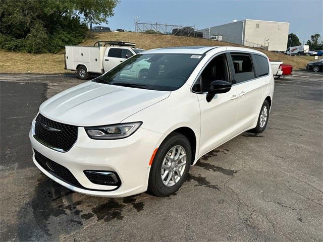 2025 Chrysler Pacifica PACIFICA SELECT