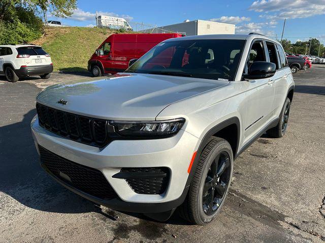 2025 Jeep Grand Cherokee GRAND CHEROKEE ALTITUDE 4X4