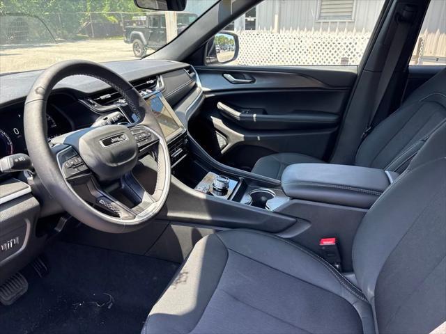 2025 Jeep Grand Cherokee GRAND CHEROKEE LAREDO X 4X2