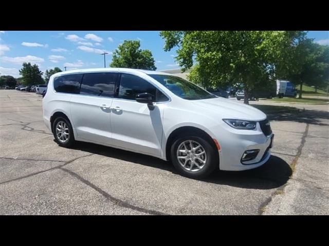 2025 Chrysler Pacifica PACIFICA SELECT