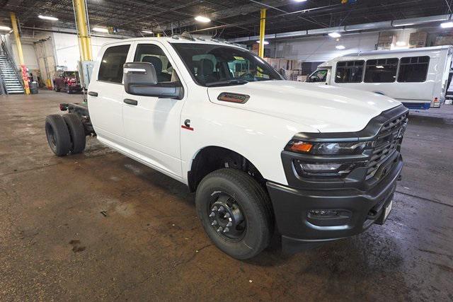 2025 RAM Ram 3500 Chassis Cab RAM 3500 TRADESMAN CREW CAB CHASSIS 4X4 60 CA