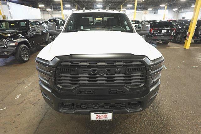 2026 RAM Ram 3500 Chassis Cab RAM 3500 TRADESMAN CREW CAB CHASSIS 4X4 60 CA