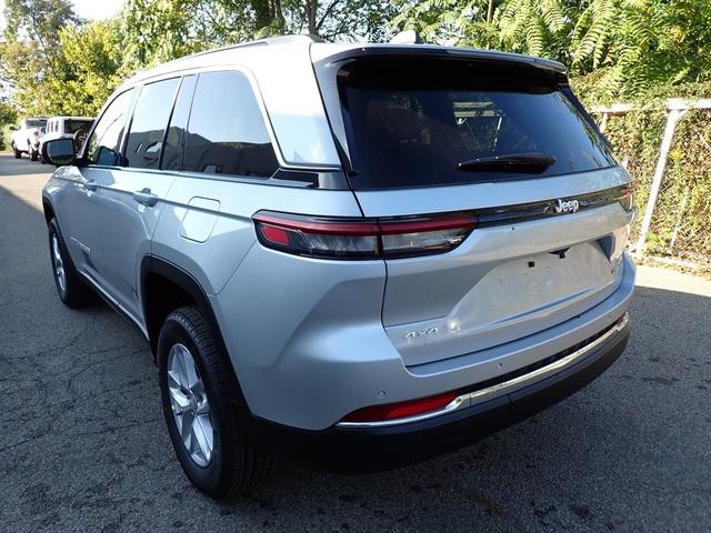 2025 Jeep Grand Cherokee GRAND CHEROKEE LAREDO X 4X4