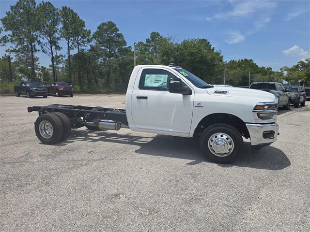 2025 RAM Ram 3500 Chassis Cab RAM 3500 TRADESMAN CHASSIS REGULAR CAB 4X4 84 CA