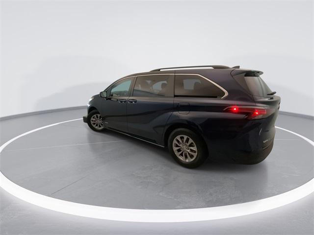 2021 Toyota Sienna LE