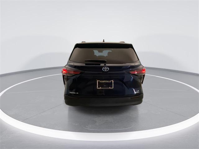 2021 Toyota Sienna LE