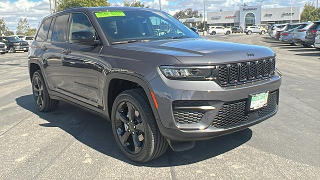 2025 Jeep Grand Cherokee GRAND CHEROKEE ALTITUDE 4X4 2025 Jeep Grand Cherokee GRAND CHEROKEE ALTITUDE 4X4