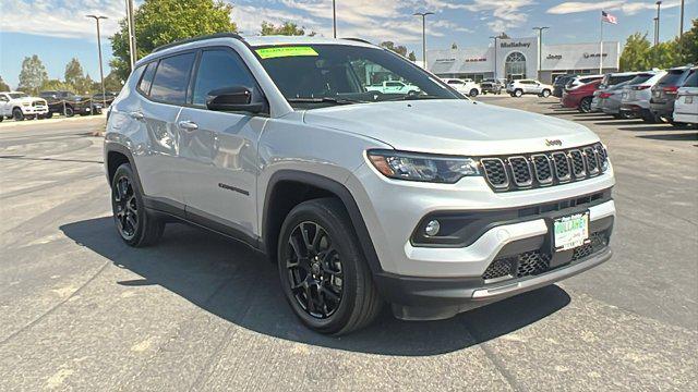 2025 Jeep Compass COMPASS LATITUDE 4X4