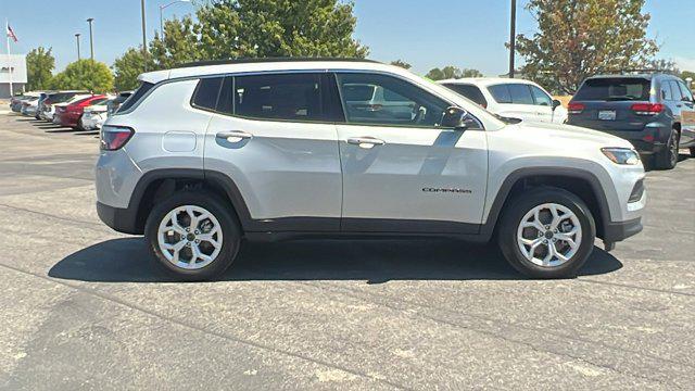 2025 Jeep Compass COMPASS LATITUDE 4X4