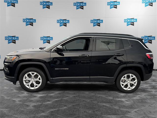 2024 Jeep Compass COMPASS LATITUDE 4X4