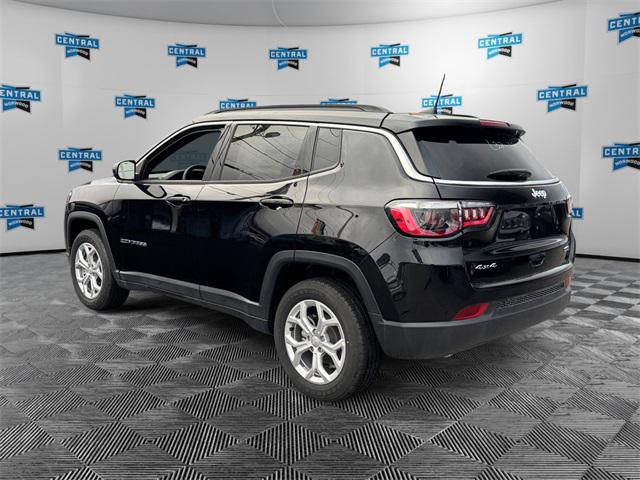 2024 Jeep Compass COMPASS LATITUDE 4X4