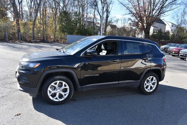2024 Jeep Compass COMPASS LATITUDE 4X4