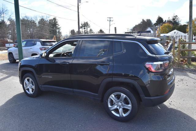2024 Jeep Compass COMPASS LATITUDE 4X4