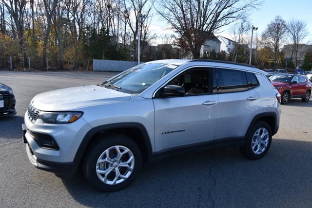 2024 Jeep Compass COMPASS LATITUDE 4X4
