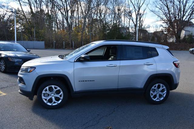 2024 Jeep Compass COMPASS LATITUDE 4X4