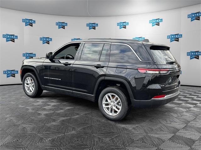 2025 Jeep Grand Cherokee GRAND CHEROKEE LAREDO X 4X4