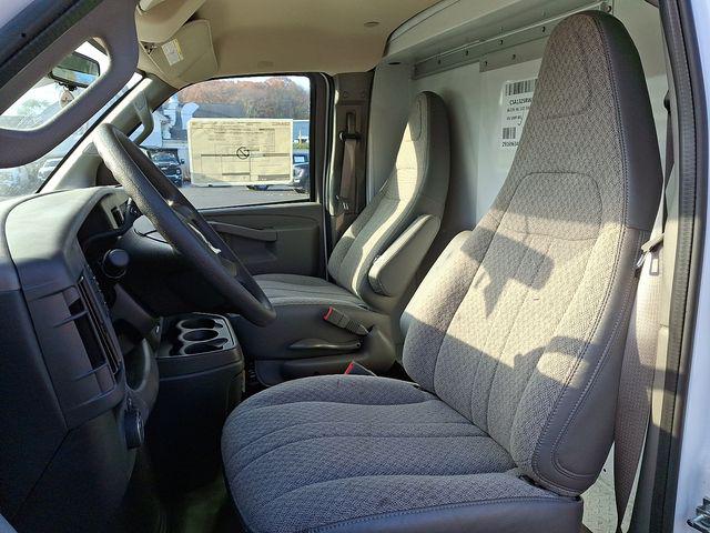 2025 GMC Savana Cutaway Work Van