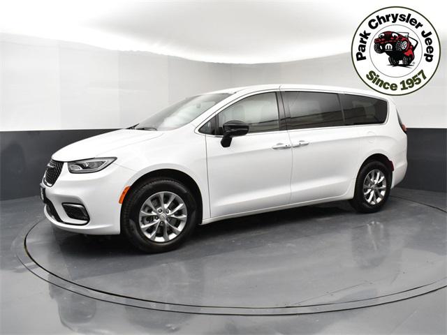 2026 Chrysler Pacifica PACIFICA SELECT AWD