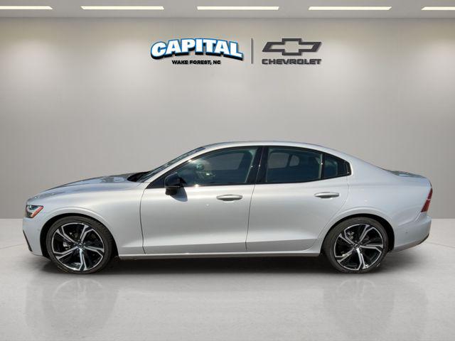 2024 Volvo S60 B5 Ultimate Dark Theme 2024 Volvo S60 B5 Ultimate Dark Theme