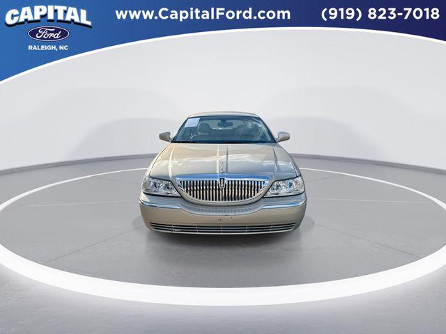 2004 Lincoln Town Car Signature 2004 Lincoln Town Car Signature