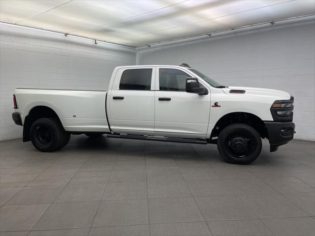 2026 RAM Ram 3500 RAM 3500 TRADESMAN CREW CAB 4X4 8 BOX