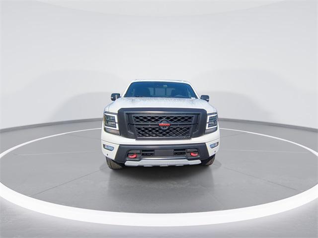 2021 Nissan TITAN Crew Cab PRO-4X 4x4 2021 Nissan TITAN Crew Cab PRO-4X 4x4