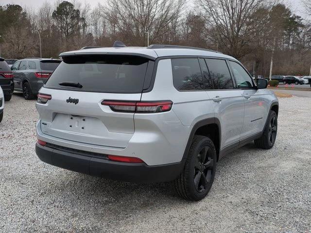 New 2025 Silver Zynith Exterior Paint Jeep Altitude X image 5