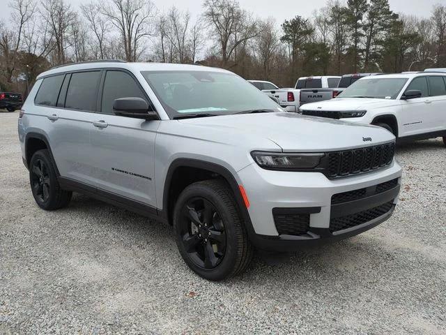 New 2025 Silver Zynith Exterior Paint Jeep Altitude X image 7