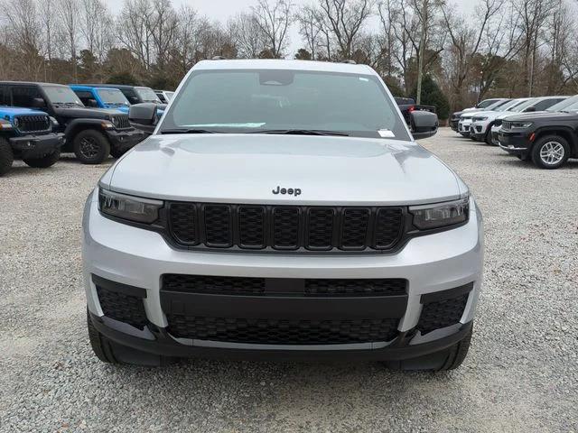 New 2025 Silver Zynith Exterior Paint Jeep Altitude X image 8